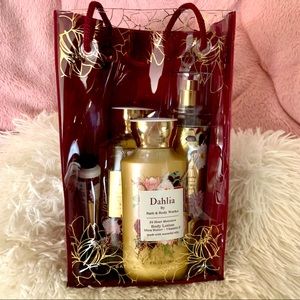 Dahlia 🌸 Bath & Body Works 3 Piece+FREE travel size lotion and Gift Bag ☺️